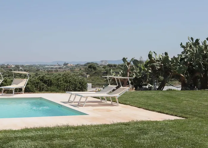 Dyria Exclusive Swimming Pool Monopoli