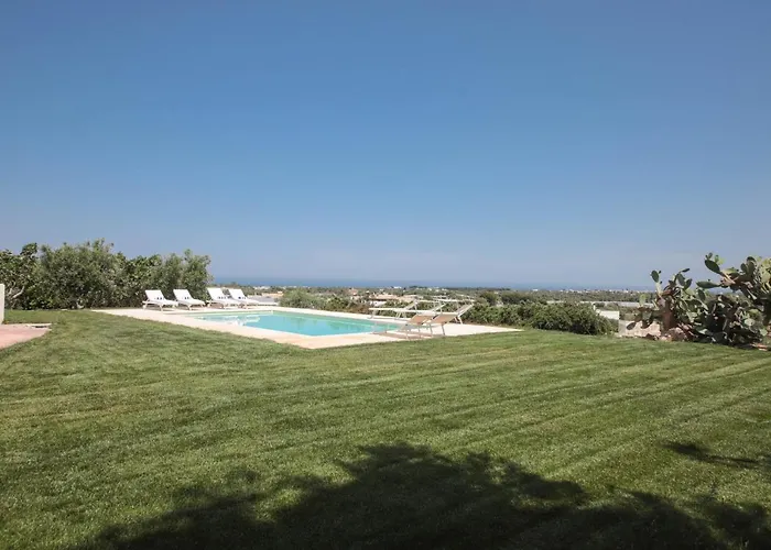 Dyria Exclusive Swimming Pool Monopoli